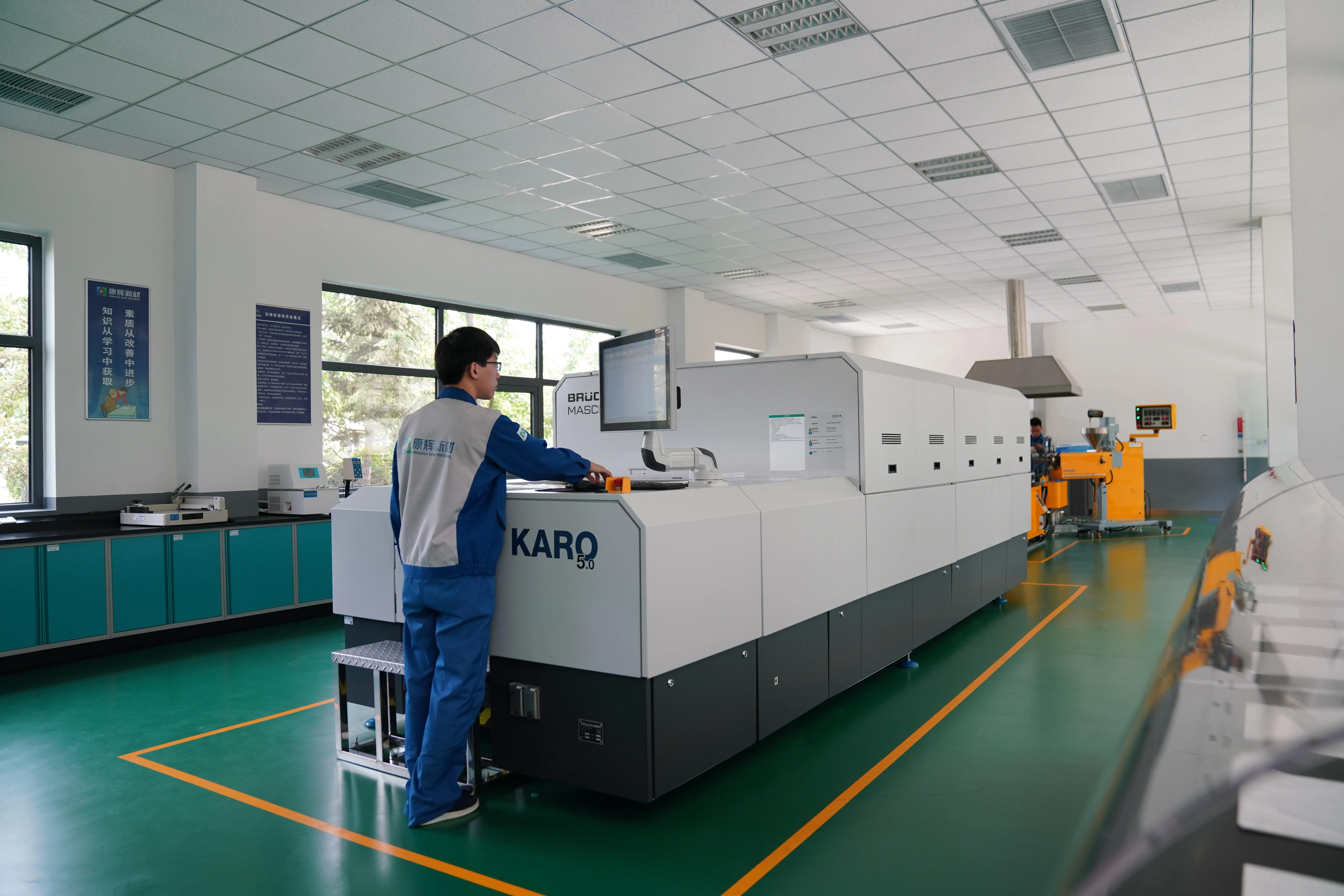 宏毅碳纤维科技取得一种碳纤维复合材料混合装置专利，实现碳纤维材料的二次混合